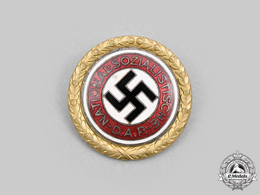 germany,_nsdap._a_golden_party_badge,_large_version,_by_deschler&_sohn_m20_901_mnc1440_1