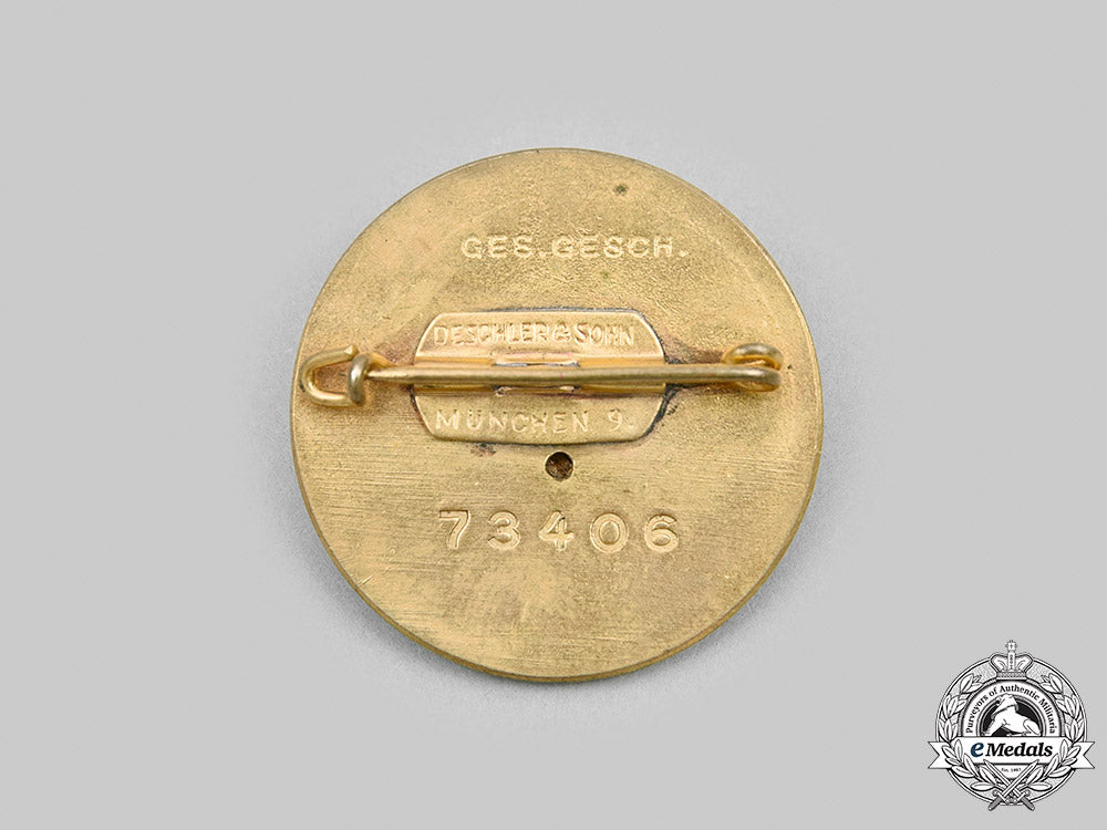 germany,_nsdap._a_golden_party_badge,_large_version,_by_deschler&_sohn_m20_902_mnc1442_1