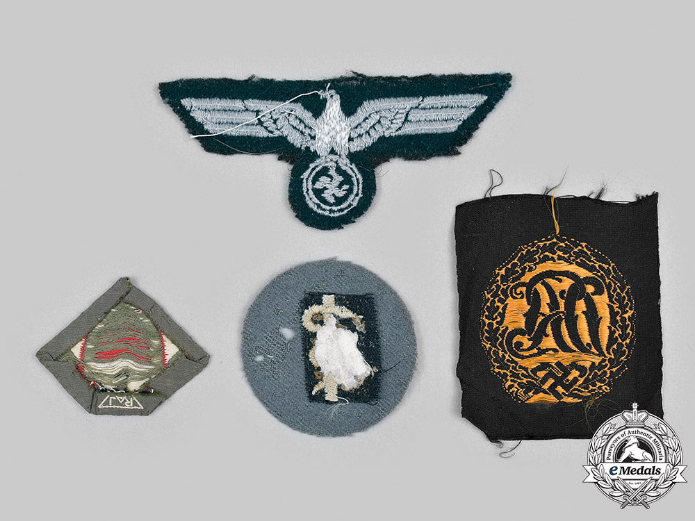 germany,_third_reich._a_lot_of_uniform_insignia_m20_930_mnc3147_1