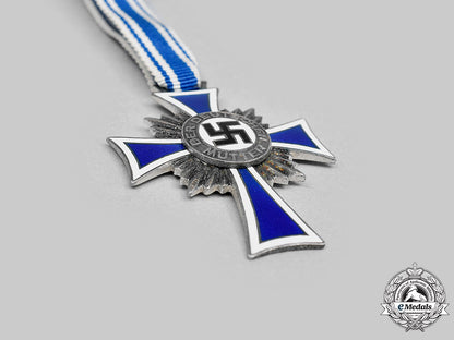 germany,_third_reich._a_pair_of_honour_crosses_of_the_german_mother_m20_975_mnc3279_1