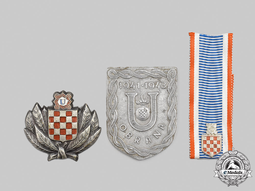 croatia,_independent_state._a_lot_of_three_badges_m21_017