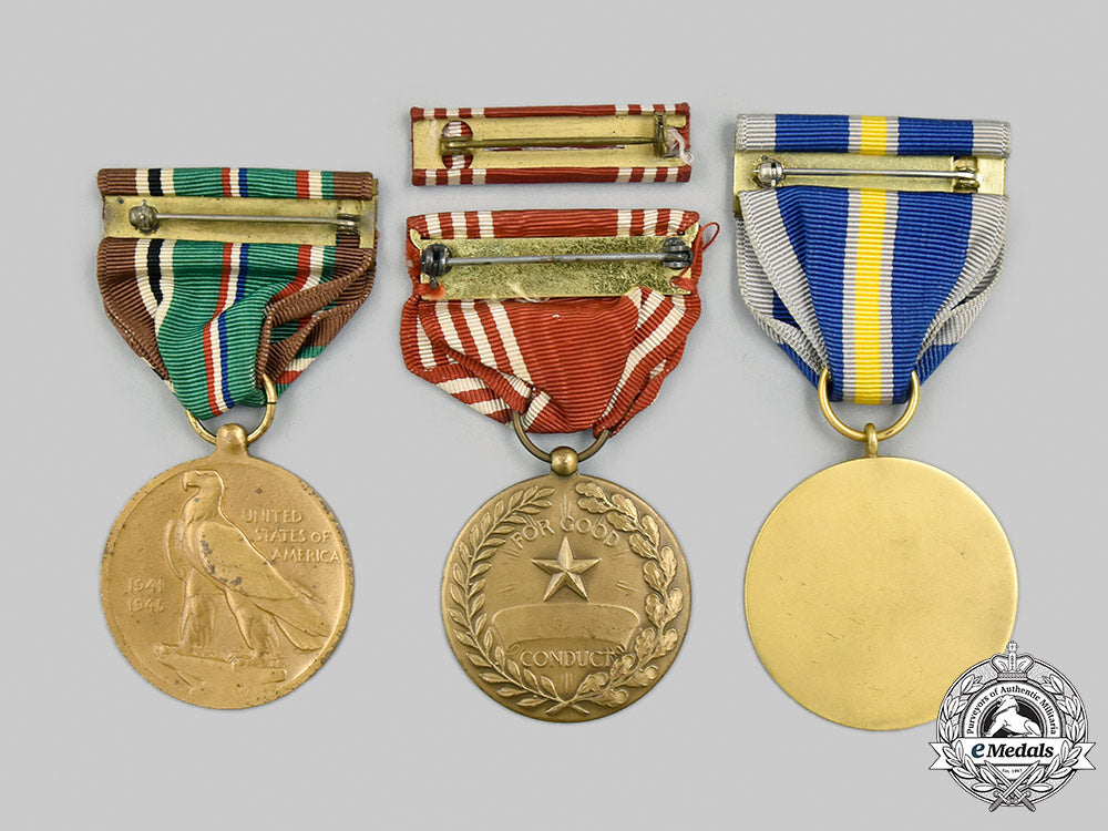 united_states._a_lot_of_eleven_military_items_m21_238