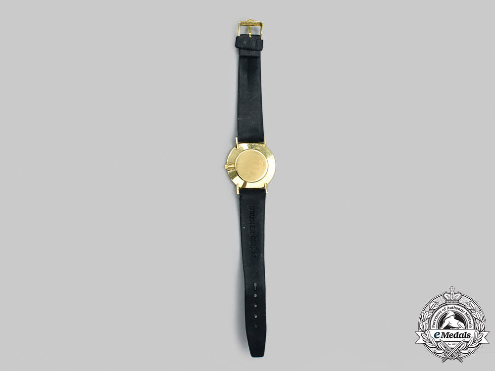 switzerland._a_vintage_yellow_gold_universal_genève_unisex_watch,_c.1970_m21_260_1