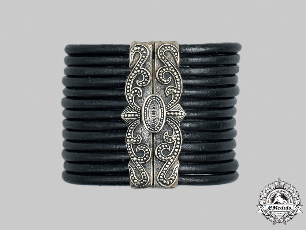 united_states._a_silver&_leather_bracelet,_by_scott_kay_m21_286_1