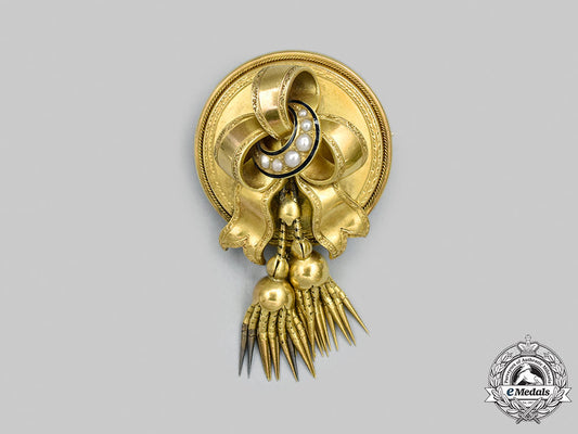 jewellery._a_mid-_victorian_yellow_gold_mourning_brooch,_c.1875_m21_302_1