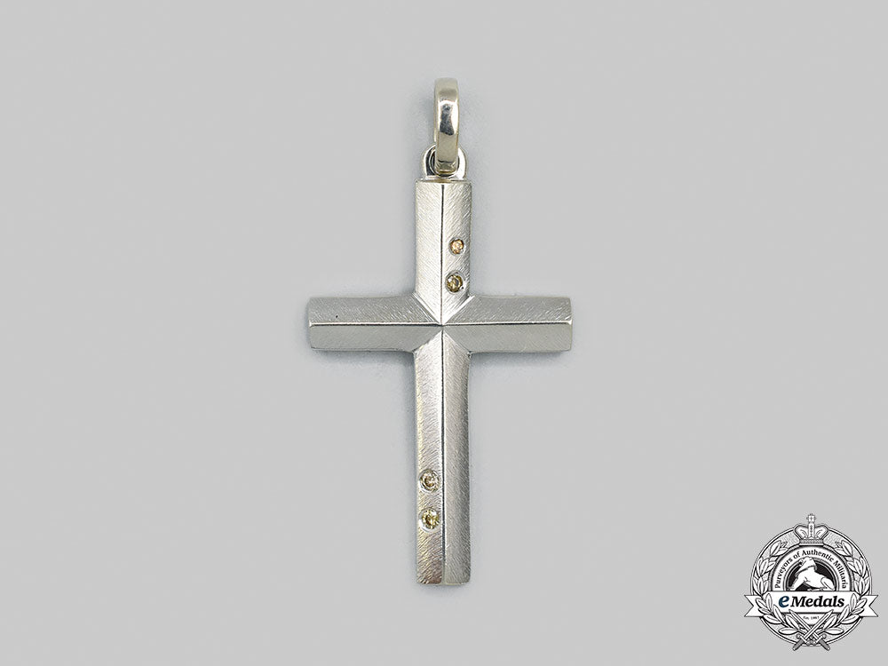 jewellery._a_white_gold&_diamond_cross_pendant_m21_308_1