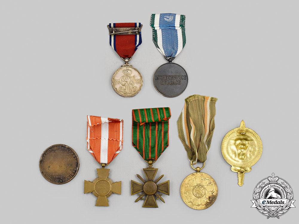 belgium,_france,_united_kingdom,_united_nations._a_lot_of_seven_medals_and_badges_m21_640_1