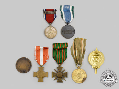 belgium,_france,_united_kingdom,_united_nations._a_lot_of_seven_medals_and_badges_m21_640_1