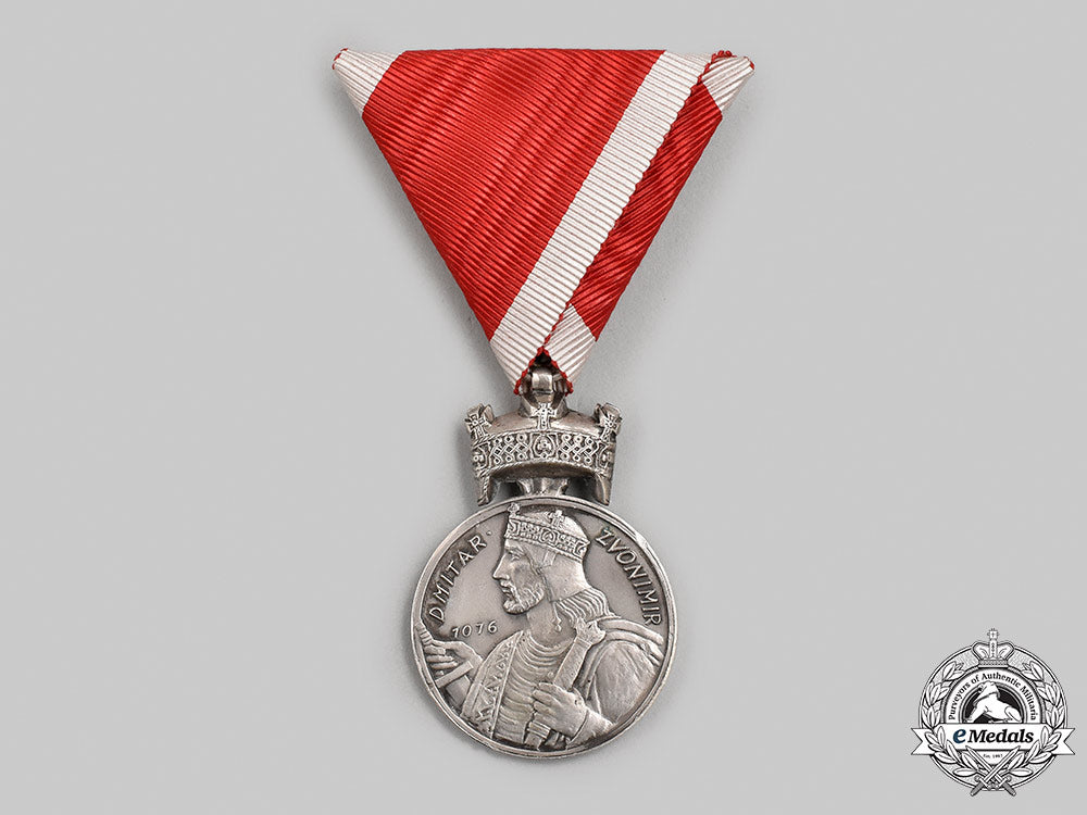 croatia,_independent_state._an_order_of_the_crown_of_king_zvonimir,_silver_grade_medal,_by_braća_knaus,_c.1941_m21_885_1