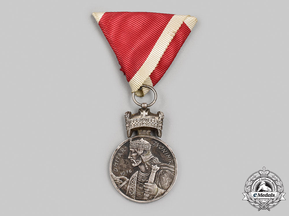 croatia,_independent_state._an_order_of_the_crown_of_king_zvonimir,_silver_grade_medal,_braća_knaus,_c.1941_m21_895_1
