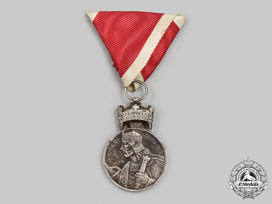croatia,_independent_state._an_order_of_the_crown_of_king_zvonimir,_silver_grade_medal,_braća_knaus,_c.1941_m21_895_1
