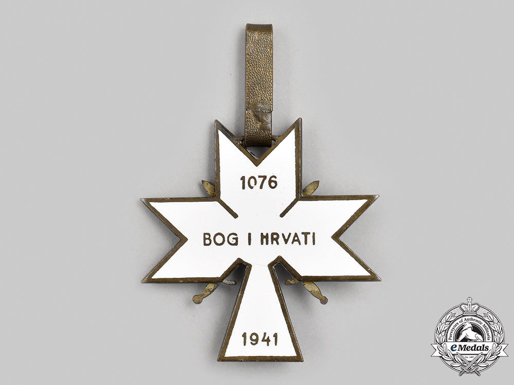 croatia,_independent_state._an_order_of_the_crown_of_king_zvonimir,_i_class_with_swords,_c.1941_m21_900