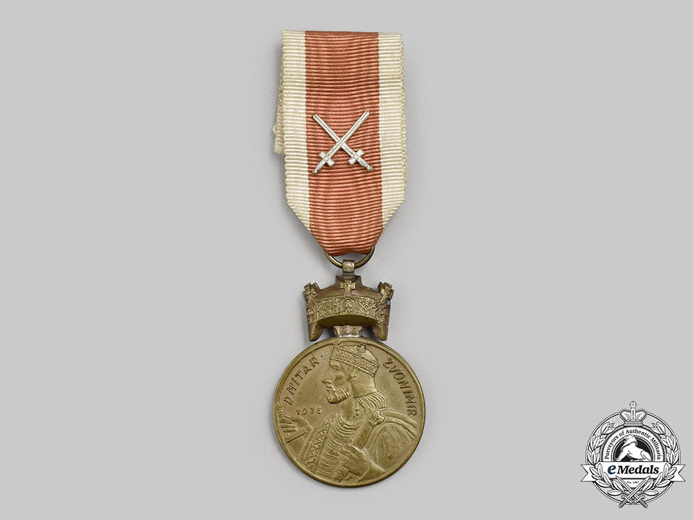 croatia,_independent_state._an_order_of_the_crown_of_king_zvonimir,_bronze_grade_medal_with_swords,_c.1941_m21_948