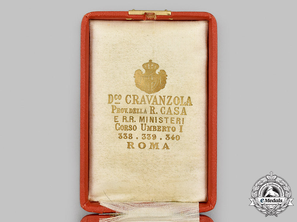 italy,_kingdom._an_order_of_the_crown,_knight_with_case_m21__mnc1069