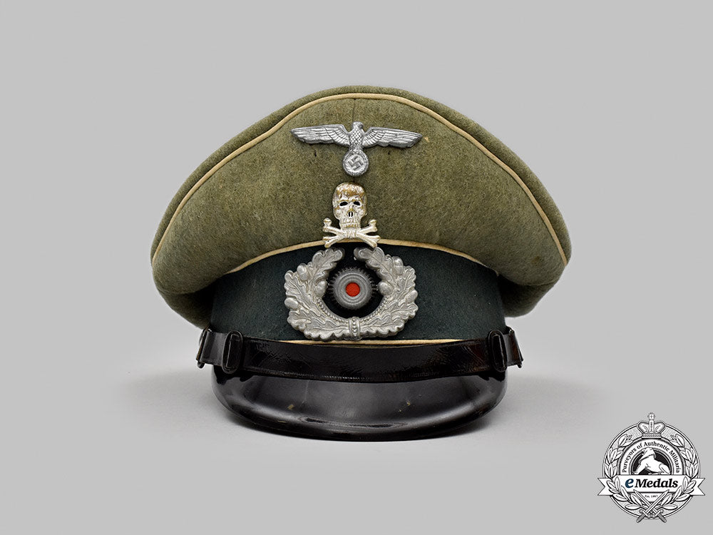 germany,_heer._an_infanterie-_regiment17_visor_cap,_with_owner_photo_m21__mnc1089_1