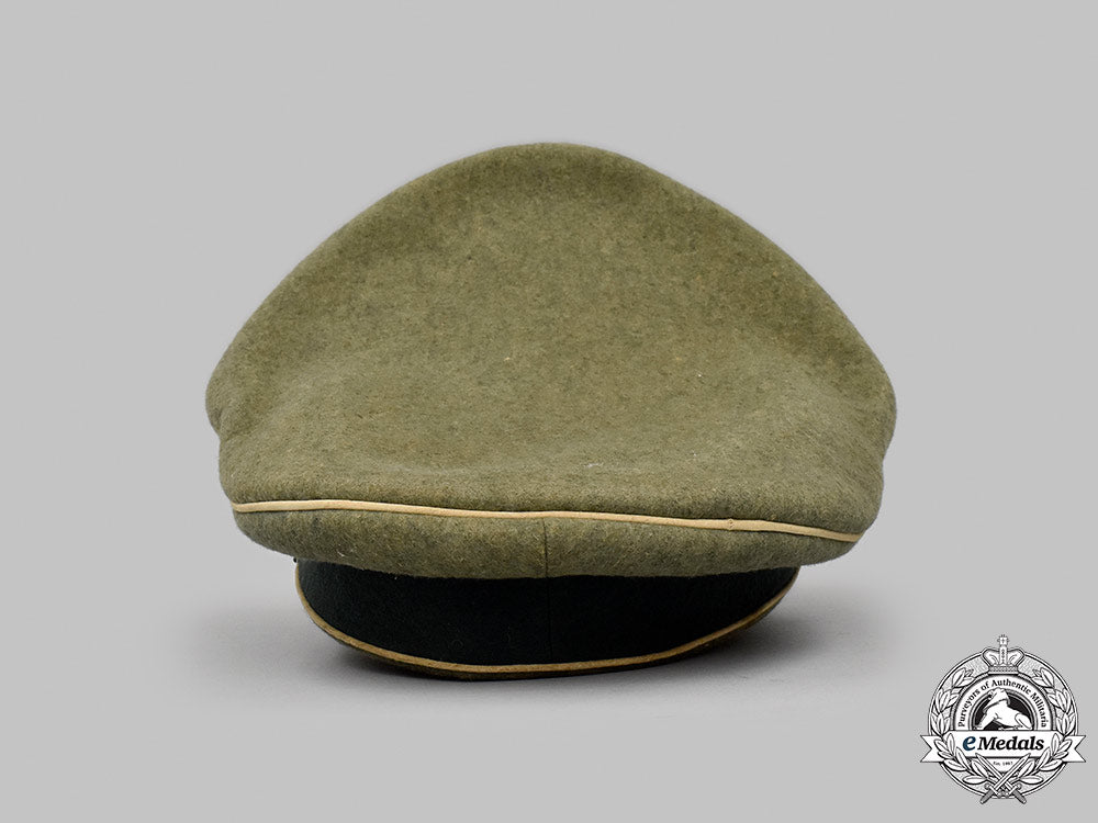 germany,_heer._an_infanterie-_regiment17_visor_cap,_with_owner_photo_m21__mnc1093_1