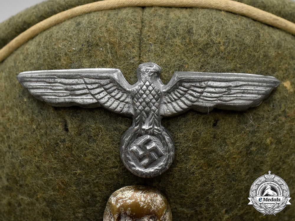 germany,_heer._an_infanterie-_regiment17_visor_cap,_with_owner_photo_m21__mnc1097_1