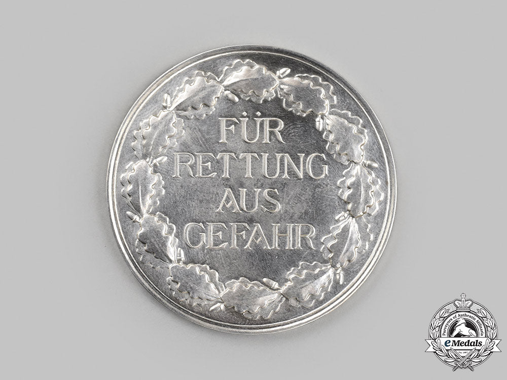 germany,_third_reich._a_medal_for_rescue_from_danger,_with_case,_by_the_prussian_mint_m21__mnc1347