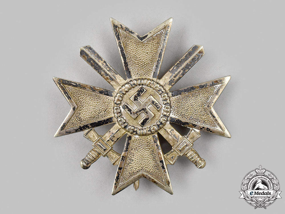 germany,_wehrmacht._a_war_merit_cross_i_class_with_swords_and_case,_by_kerbach&_oesterhelt_m21__mnc1365