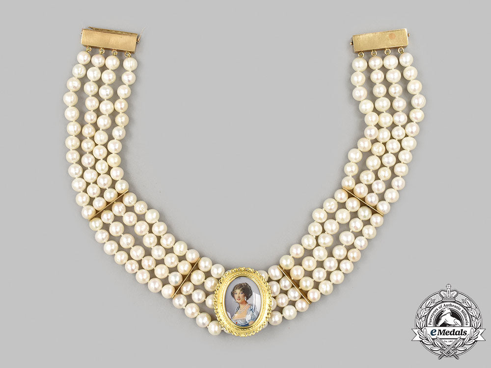 jewellery._a_victorian_yellow_gold&_cultured_freshwater_pearl_choker_necklace_with_detachable_portrait_pendant_m21__mnc1591