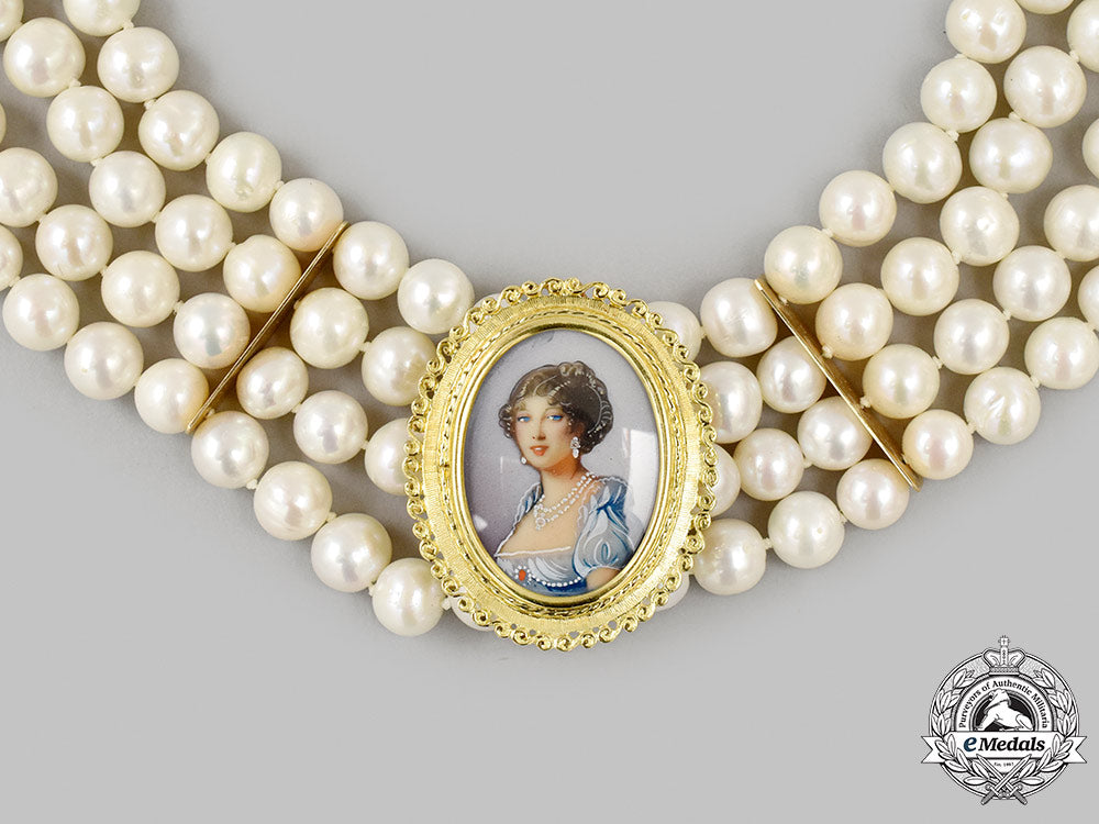 jewellery._a_victorian_yellow_gold&_cultured_freshwater_pearl_choker_necklace_with_detachable_portrait_pendant_m21__mnc1593