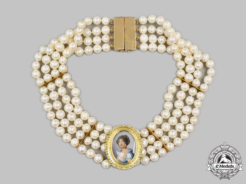 jewellery._a_victorian_yellow_gold&_cultured_freshwater_pearl_choker_necklace_with_detachable_portrait_pendant_m21__mnc1595