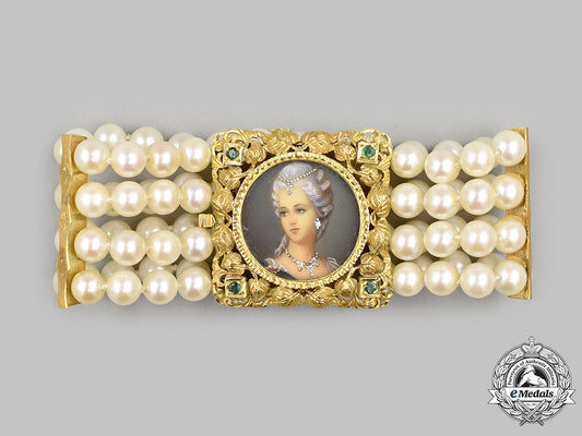 jewellery._a_victorian_yellow_gold,_diamond&_cultured_freshwater_pearl_portrait_bracelet_m21__mnc1597_1