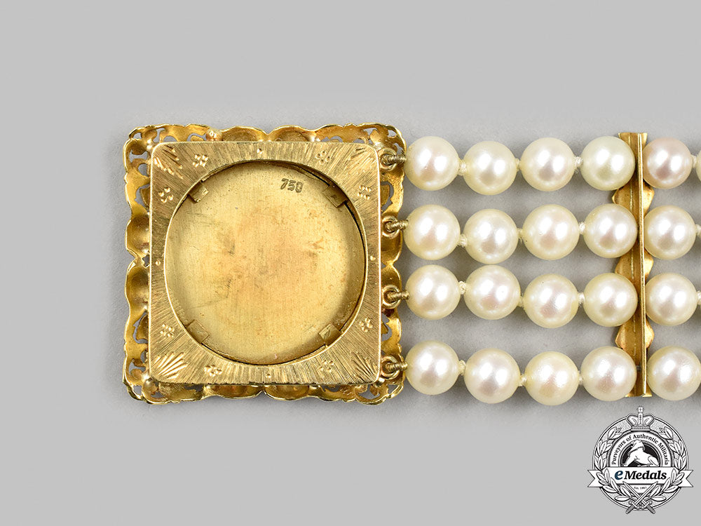 jewellery._a_victorian_yellow_gold,_diamond&_cultured_freshwater_pearl_portrait_bracelet_m21__mnc1602_1