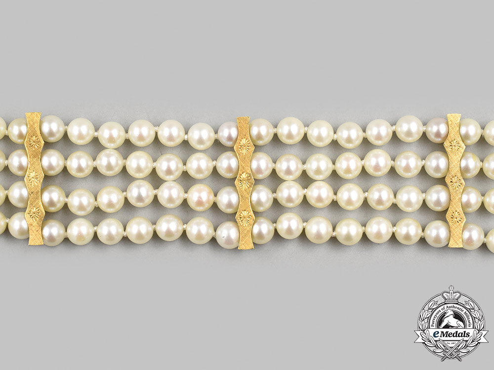 jewellery._a_victorian_yellow_gold,_diamond&_cultured_freshwater_pearl_portrait_bracelet_m21__mnc1604_1