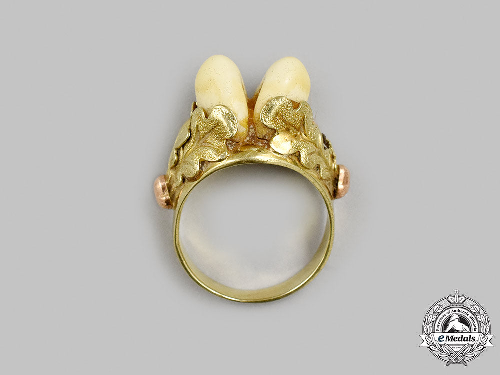 germany._a_custom_yellow_gold_deer_tooth_ring,_c.1930_m21__mnc1681