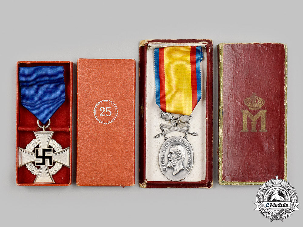 international._a_pair_of_service_decorations_m21__mnc2089