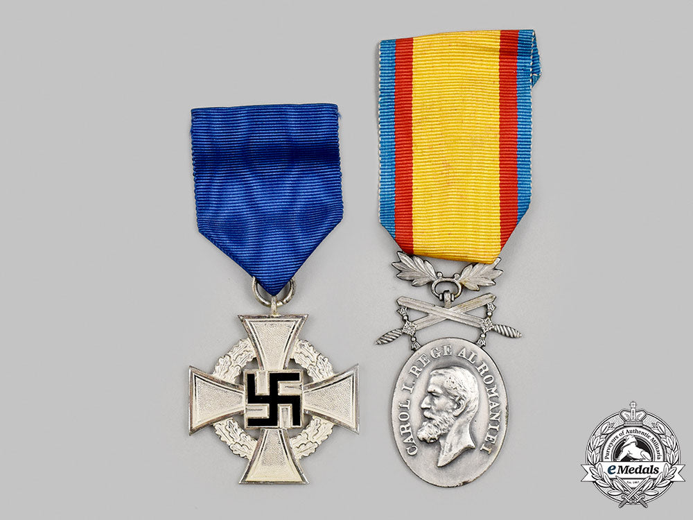 international._a_pair_of_service_decorations_m21__mnc2091
