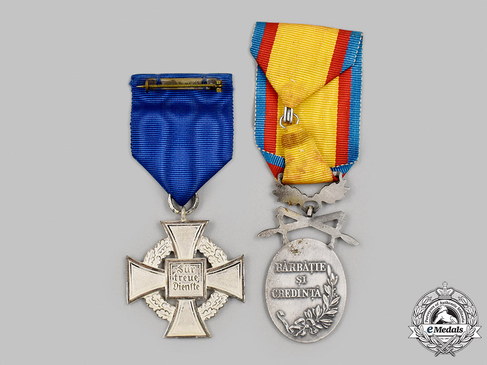 international._a_pair_of_service_decorations_m21__mnc2094