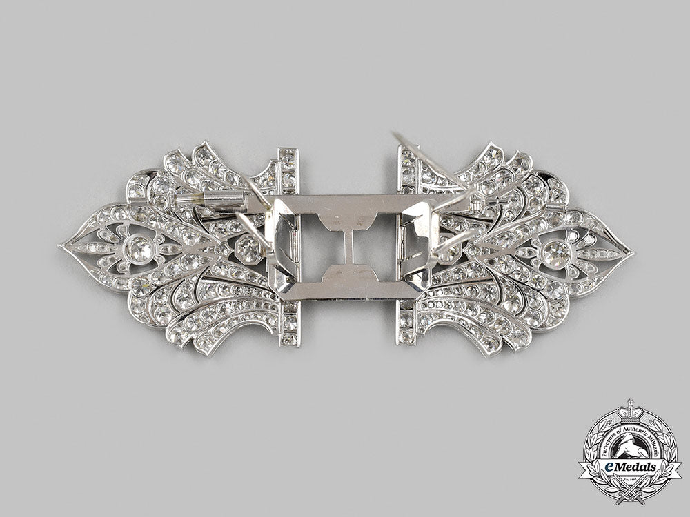 jewellery._a_custom_handmade_platinum&_diamond_brooch,_c.1925_m21__mnc2367_1_1