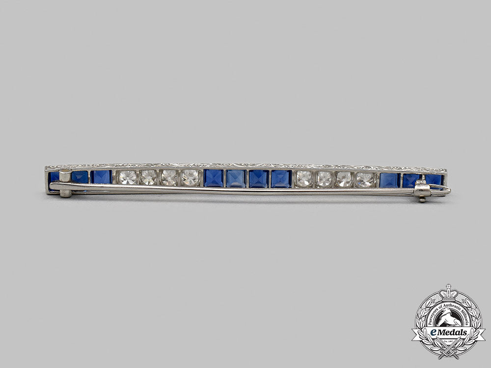 jewellery._a_vintage_custom_handmade_platinum,_diamond&_sapphire_brooch,_by_bailey,_banks&_biddle_m21__mnc2377_1_1