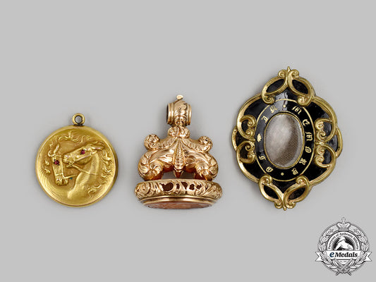 jewellery._a_lot_of_antique_jewellery_m21__mnc2605