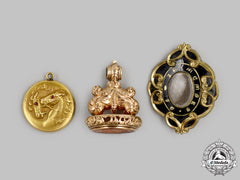 Jewellery. A Lot Of Antique Jewellery