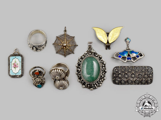 jewellery._a_lot_of_silver_jewellery_m21__mnc2621