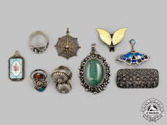 Jewellery. A Lot Of Silver Jewellery