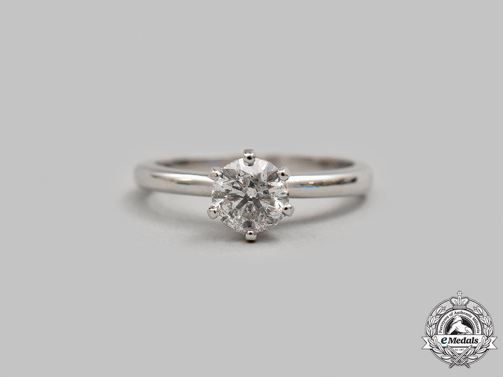 jewellery._a_white_gold&_diamond_solitaire_ring_m21__mnc2645