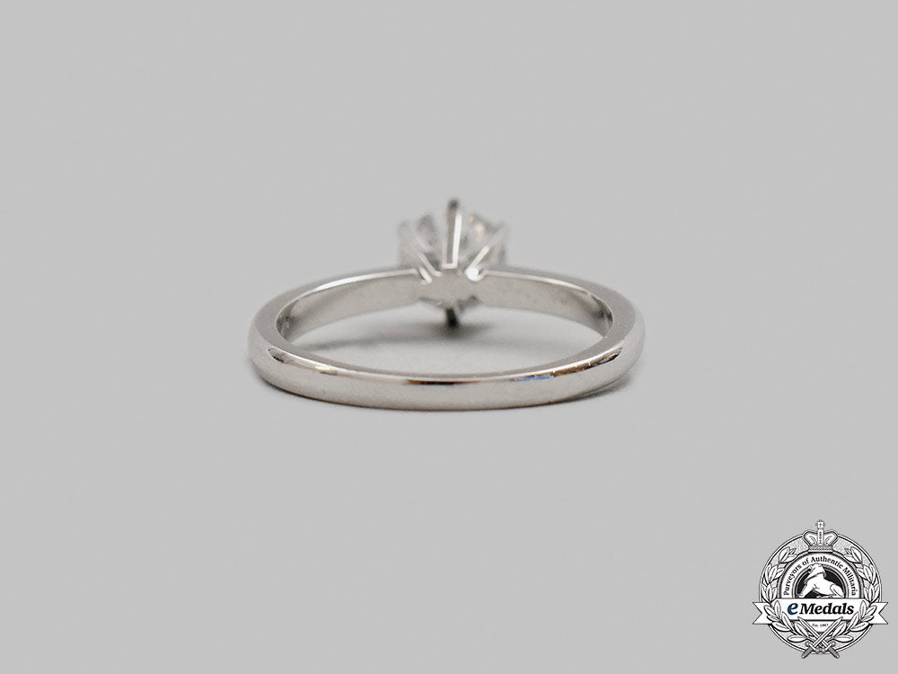 jewellery._a_white_gold&_diamond_solitaire_ring_m21__mnc2646