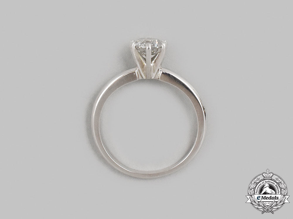 jewellery._a_white_gold&_diamond_solitaire_ring_m21__mnc2648