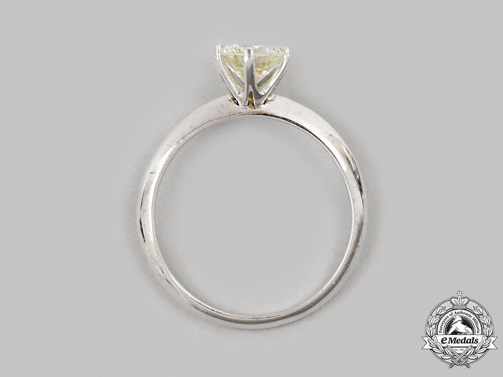 jewellery._a_white_gold&_diamond_solitaire_ring_m21__mnc2663_1