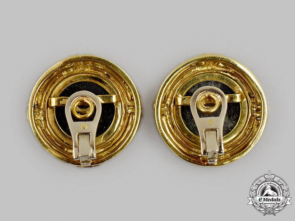 jewellery._a_pair_of_yellow_gold_clip_on_earrings_with_bronze_roman_coins_m21__mnc2673_1