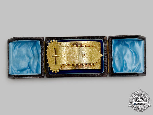 jewellery._a_victorian_yellow_gold_buckle_bangle_with_case,_c.1870_m21__mnc2695_1