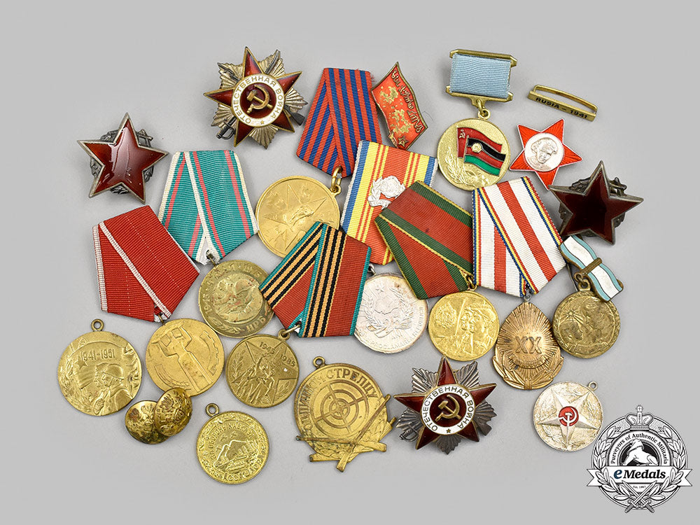 international._a_lot_of_twenty-_two_socialist_orders,_medals,_badges,_buttons._m21__mnc9100