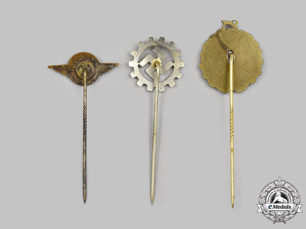 germany,_third_reich._a_lot_of_membership_and_supporter_stick_pins_m21__mnc9139_1