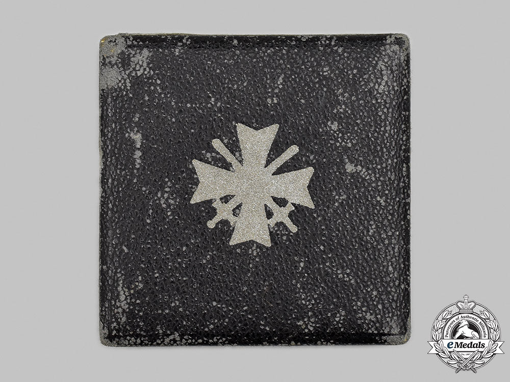 germany,_wehrmacht._a_war_merit_cross_i_class_with_swords_and_case,_by_deschler&_sohn_m21__mnc9141