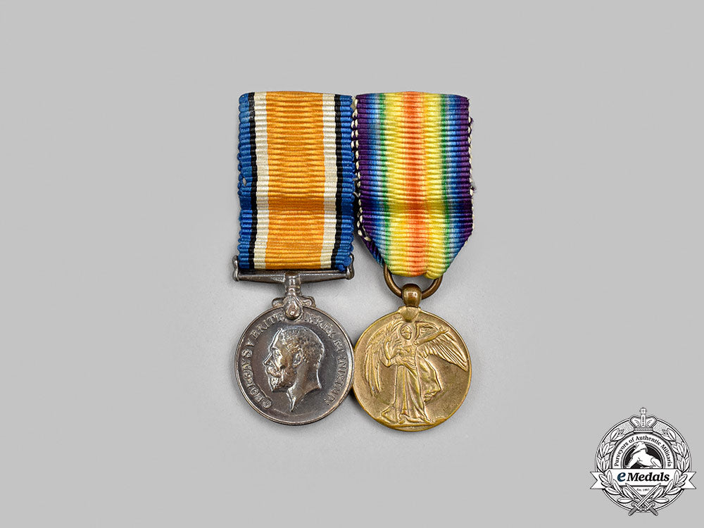 united_kingdom._a_first_war_miniature_pair_with_case_m21__mnc9272