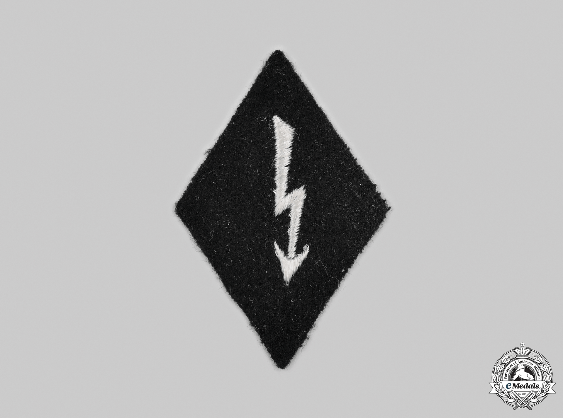 germany,_ss._a_waffen-_ss_signals_personnel_sleeve_insignia_m21_mnc4395_1